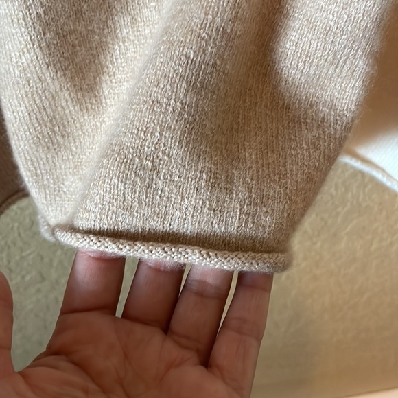 NWT ✨ ST. JOHN Cashmere Silk Blend Sweater - Picture 9 of 13